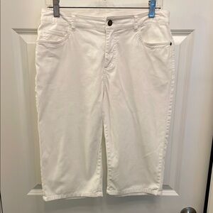 Croft & Barrow White Bermuda Shorts Casual Cotton Stretch EUC